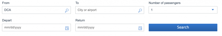 航空券予約ページにあるさまざまなフィールド。一部のフィールドの中には、「都市または空港」や「mm/dd/yyyy」のようなプレースホルダーテキストが表示されている。